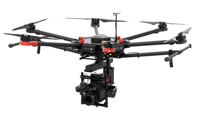 DJI-M600-in-flight-arms-retracted